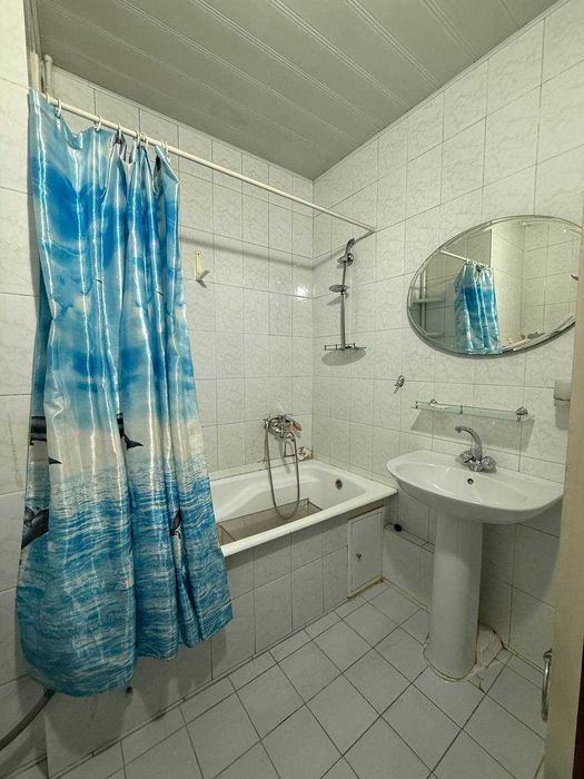 Продаётся 5-комнатная квартира на Карасу 2