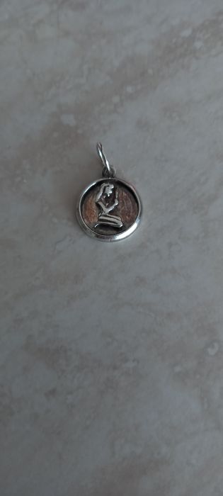 Медалиьон"ДЕВА",сребърен няма щампа но е проверен