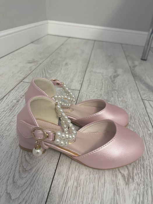 Новые детские туфли