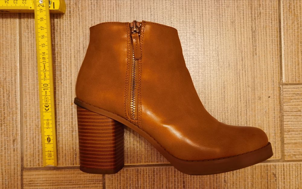 Ghete Pull & Bear mar. 37, culoare camel