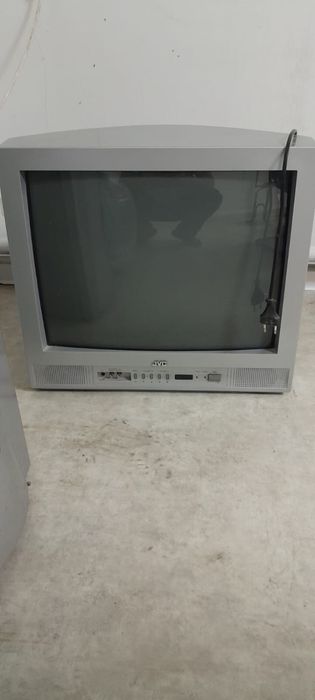 Цветной телевизор б/у, в отличном состоянии с пультом