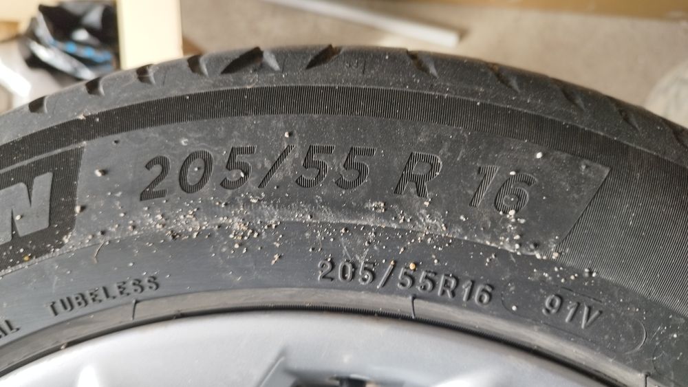 Продам шины с литыми дисками Тойота