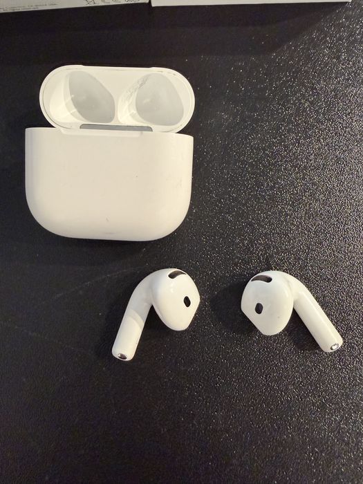 Căști AirPods4 cu Active Noise Cancellation