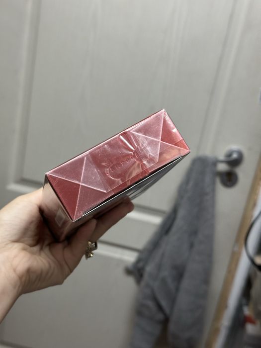 Ysl black opium edp over red