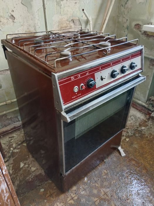 Продам газовую плиту