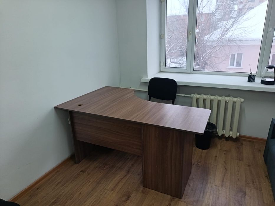 Стол и стулья офисные