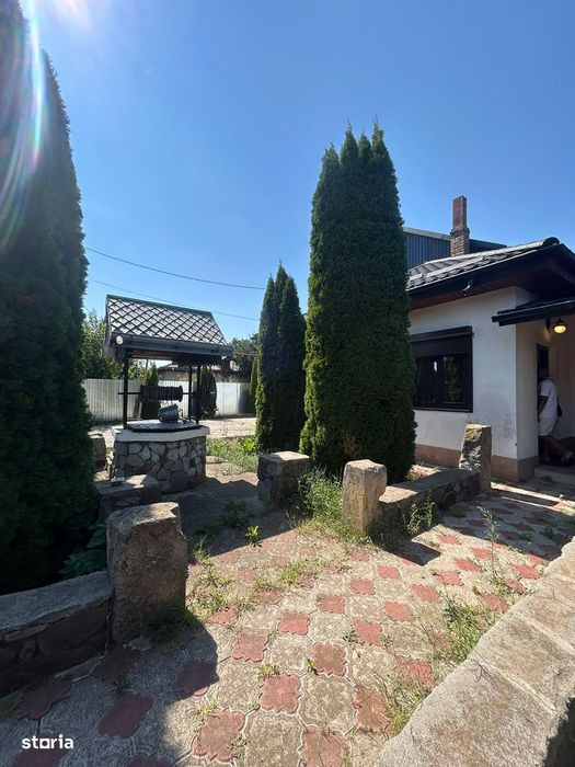 De vanzare casa la 5 min de Roman, 3 camere,teren de 817mp,Pret 99000e