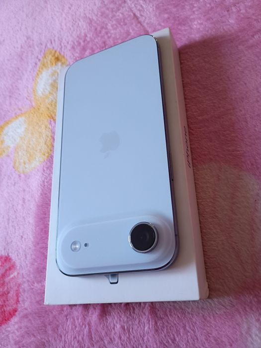 Vând iPhone 17 Air