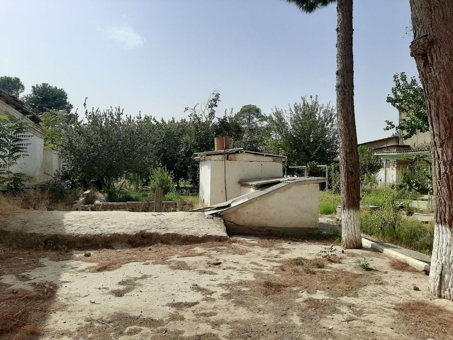 Ховли уй сотилади