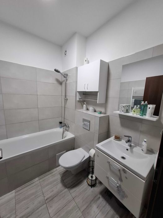 Inchiriez apartament 2 camere, decomandat, in complex Grand Kristal Residence