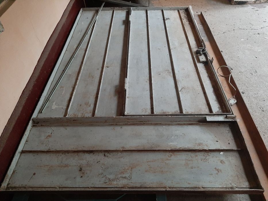 Продам  Вароты. Металлические