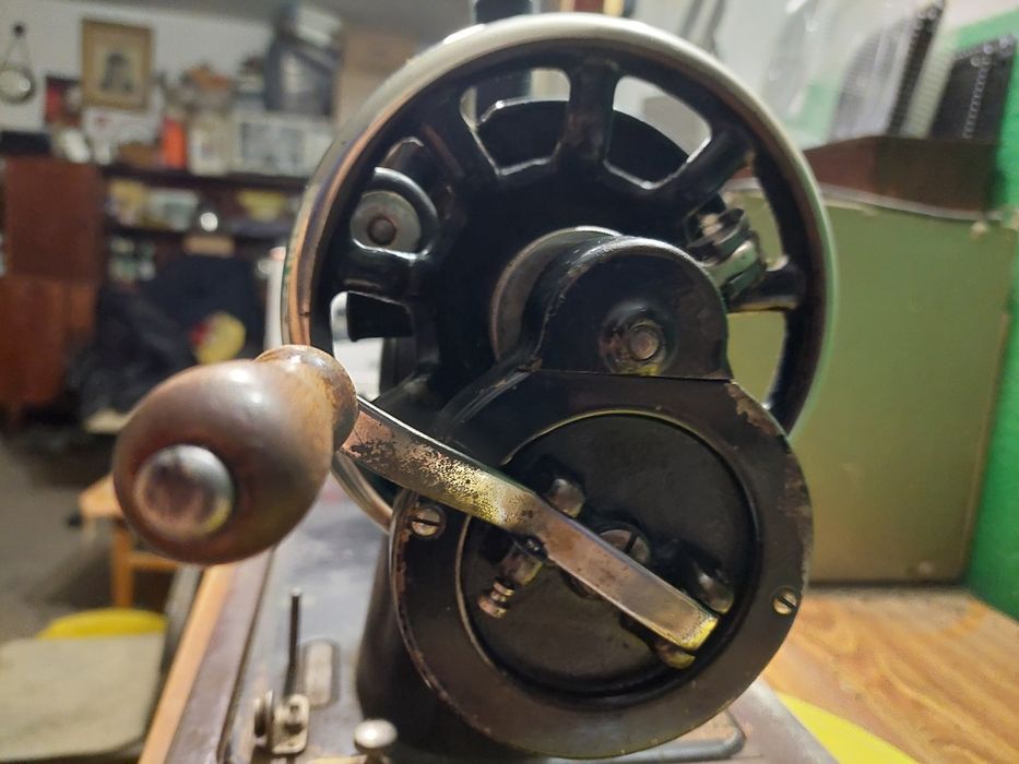 Продам швейную машинку