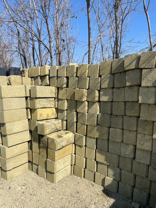 Строительный прессованный шлакоблок!