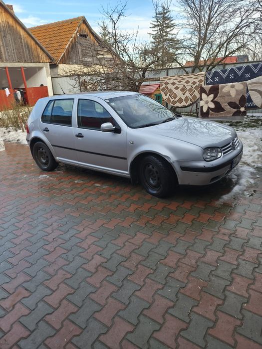 Vând golf 4  în stare foarte bună de funcționare