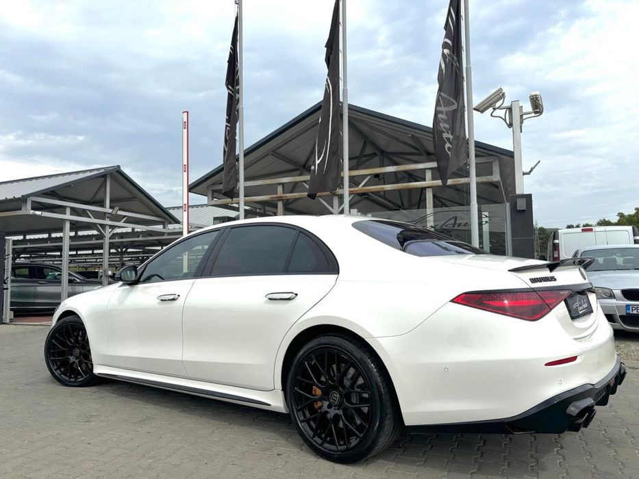 Кола под наем Мерцедес S класа лимозина