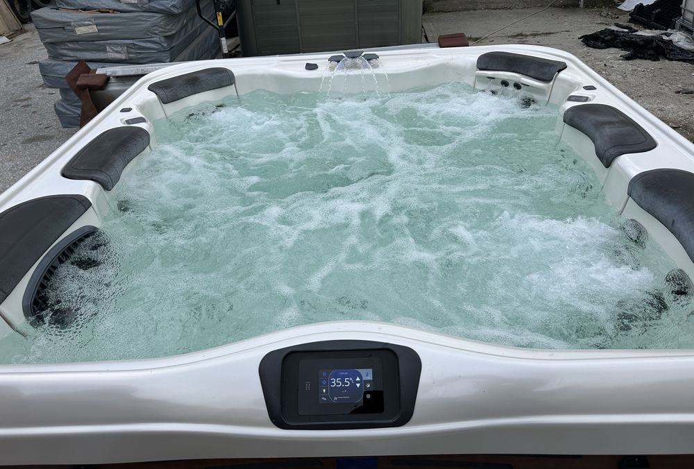 Джакузи   6 места всички екстри музикална система