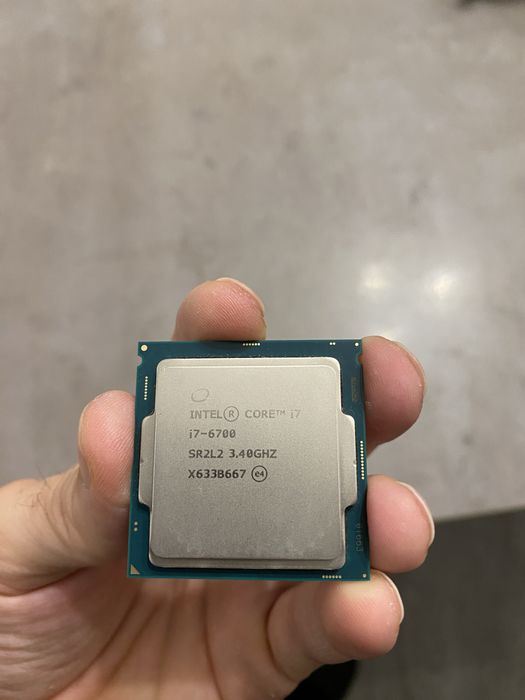 Intel i7 6700 + cooler stock