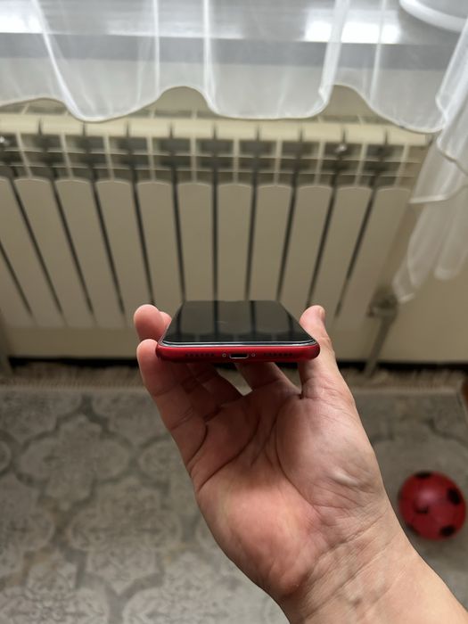 Срочно продам iphone XR (не вскрытый, но с минусами)