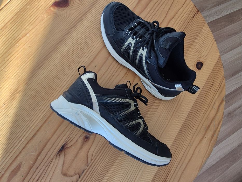 Дамски спортни обувки и сандарети N. 36/37