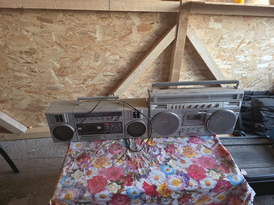 Se vand doua proiecte Sharp si Panasonic