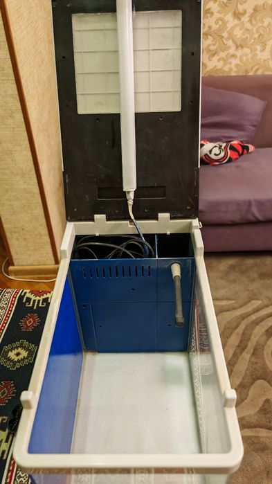 Продам китайский заводской акриловый аквариум около 20 лит.