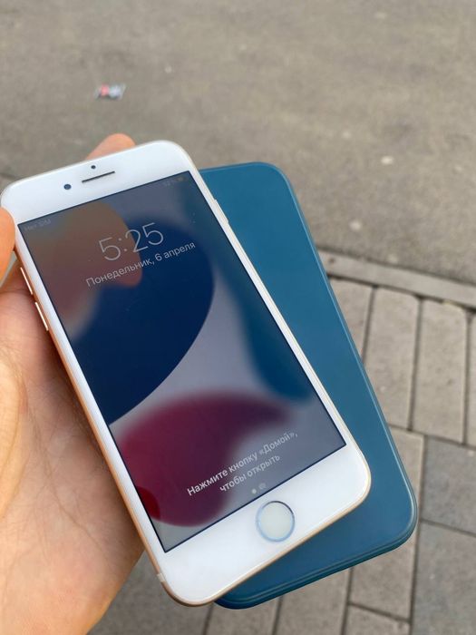 продается iPhone 7