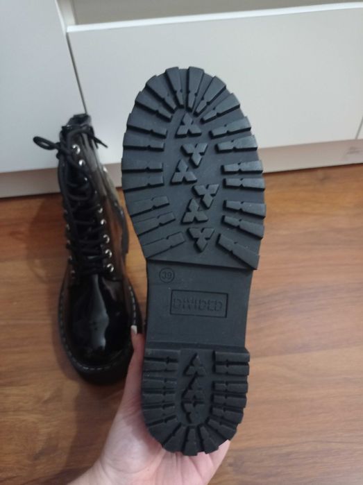 Продам новые ботинки