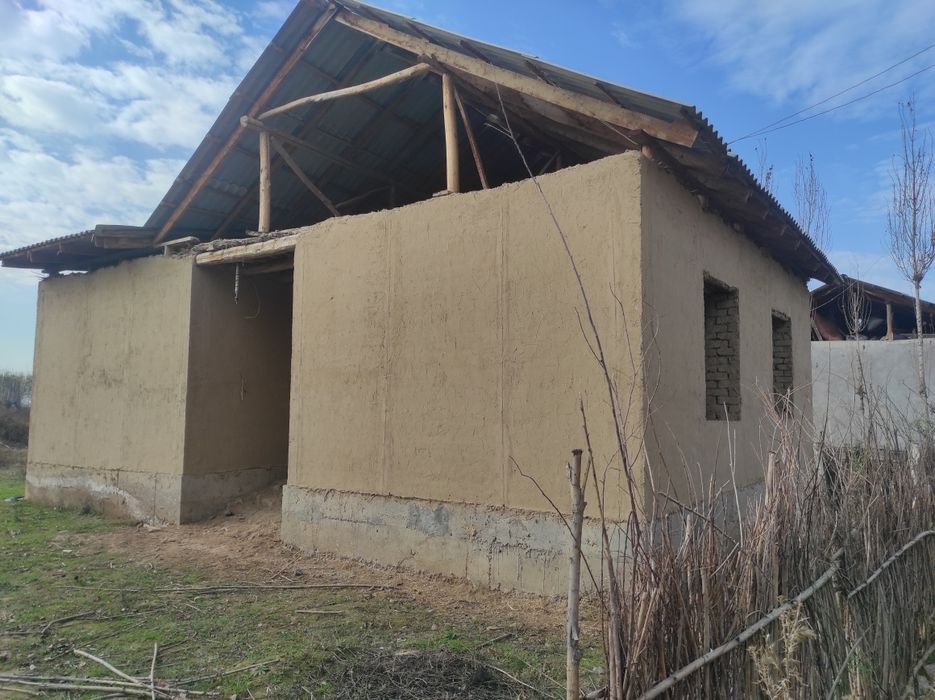 15 sotixli uchaska sotiladi