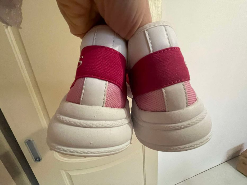 GUESS ориг.маратонки от Англия