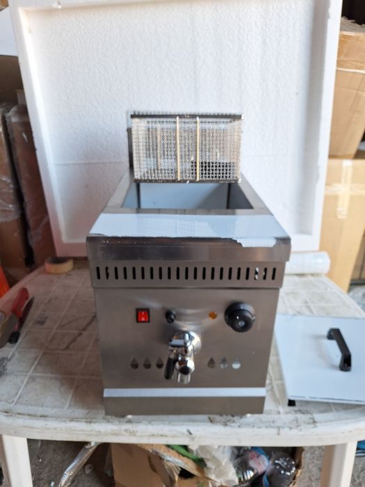 Фритюрник  газов  професионален терморегулатор ,защита и сертификат СЕ