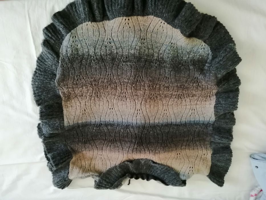 Прекрасно пончо,вълна, дизайнерско,ново, топло