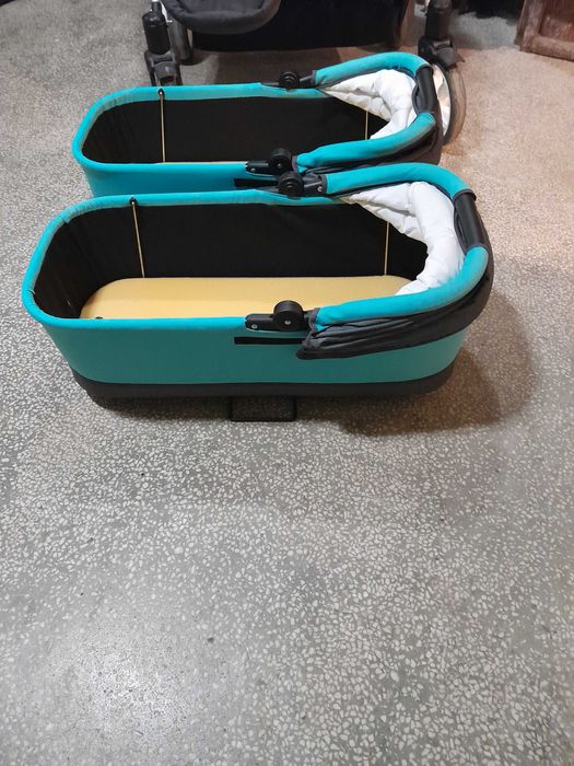 Количка за близнаци