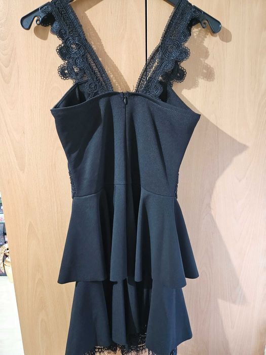 Елегантна дамска черна рокля