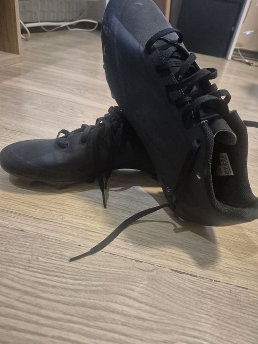 Футболни бутонки adidas