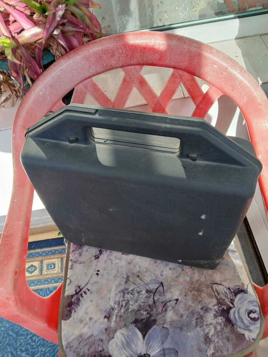 Продавам пишеща машина Хеброс1300.