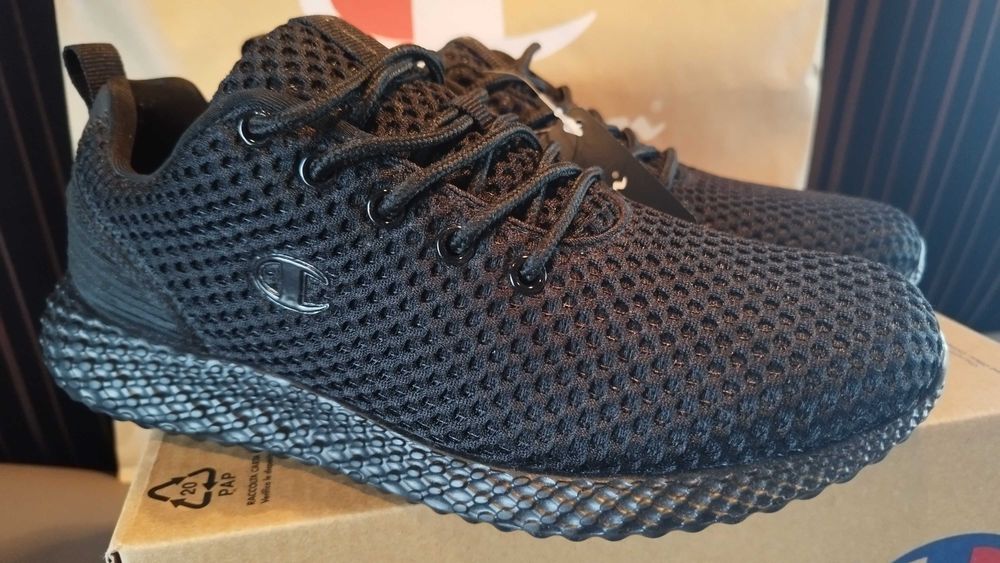 Нови оригинални маратонки Champion за момче номер 36.5