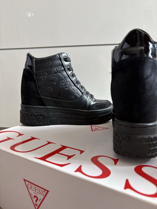 GUESS, кецове на платформа
