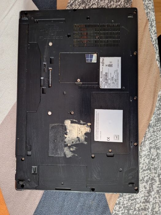 Vând laptop de piese