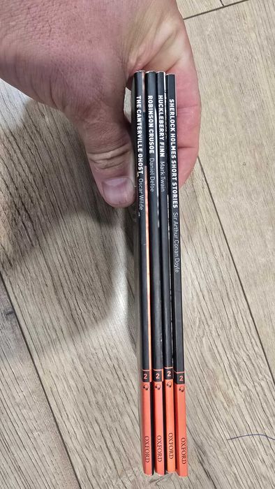 Vand Colectie carti Oxford BookWorms, in total 32 de bucati.