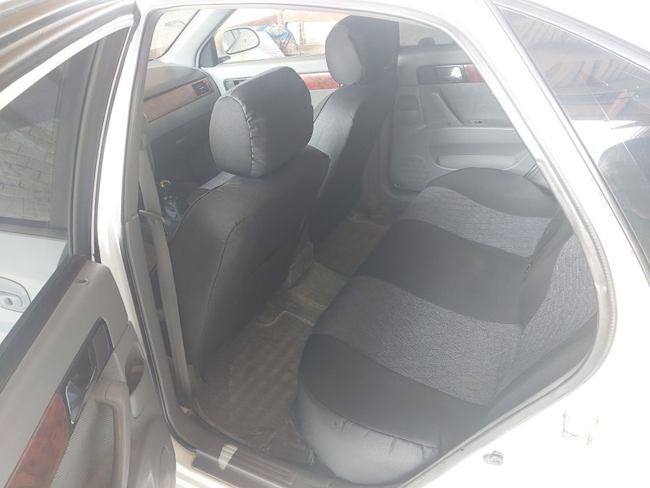 Lasetti  1.8 sotiladi