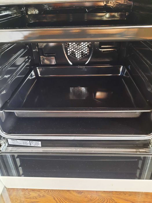 Готварска печка с фурна и котлони НОВА. Марка ВЕКО