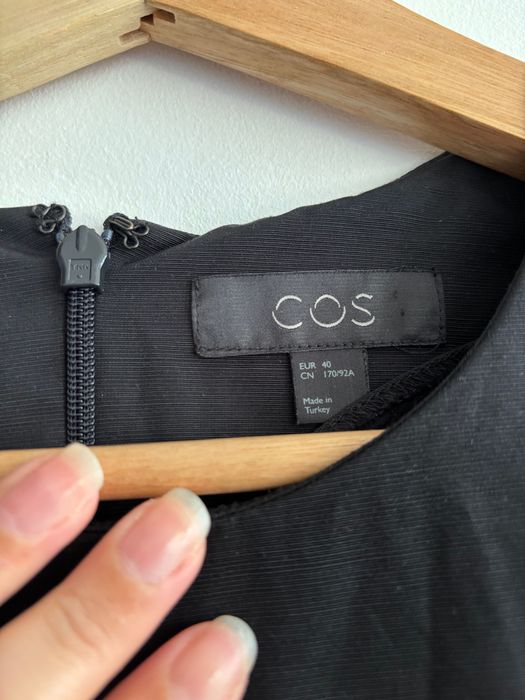 Cos Идеалната малка черна рокля