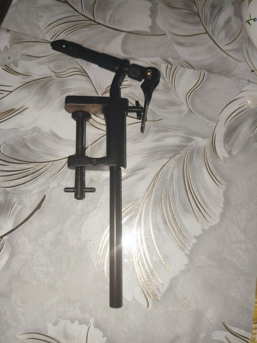 Тиски для вязания мушек