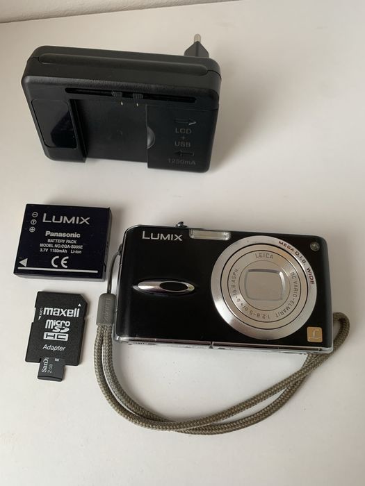 Camera Foto Digitala PANASONIC Lumix DMC-FX01 Leica  DC Vario-Elmarit 4x Optical Zoom, Digital Point and Shot Camera