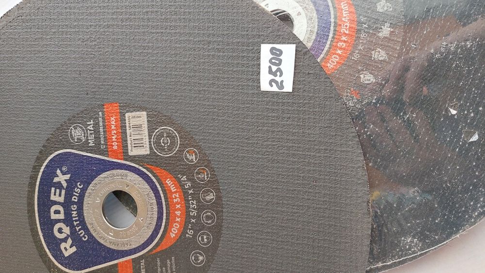 Продам отрезной диск по металлу.