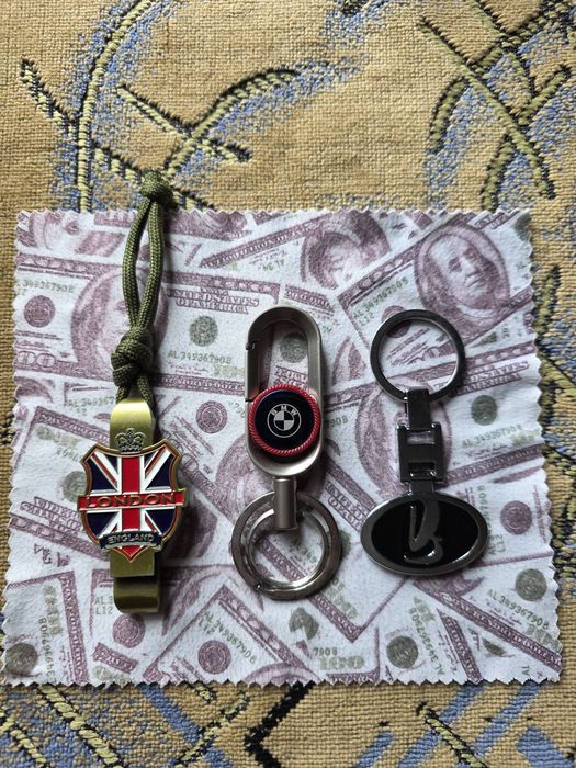 Продам брелки  разные