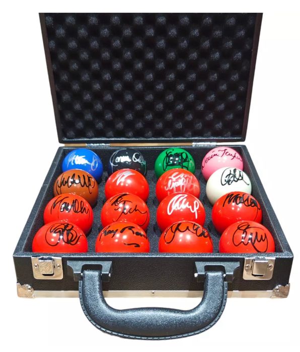 16 уникални топки за снукър подписани от световните шампиони