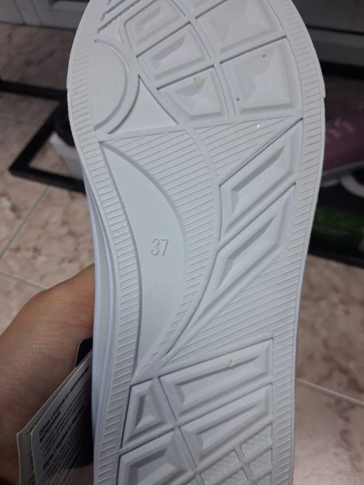Продам новые кеды 37р