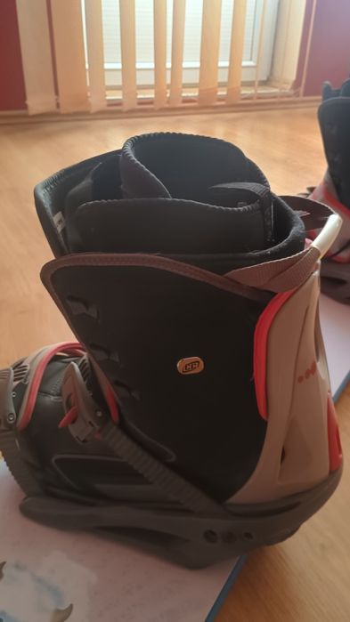 Vând  placa snowboard folosit o singura data data,că nou
