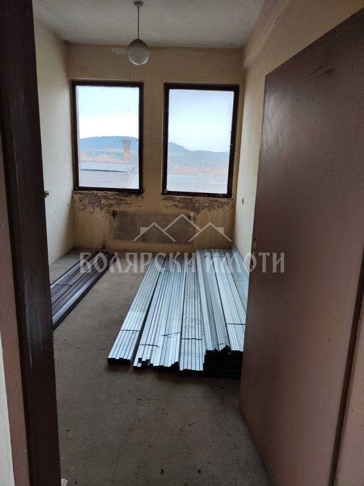 Четиристанаен апартамент в град Дебелец